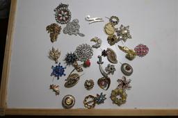 Group lot Vintage Costume Jewelry Brooches