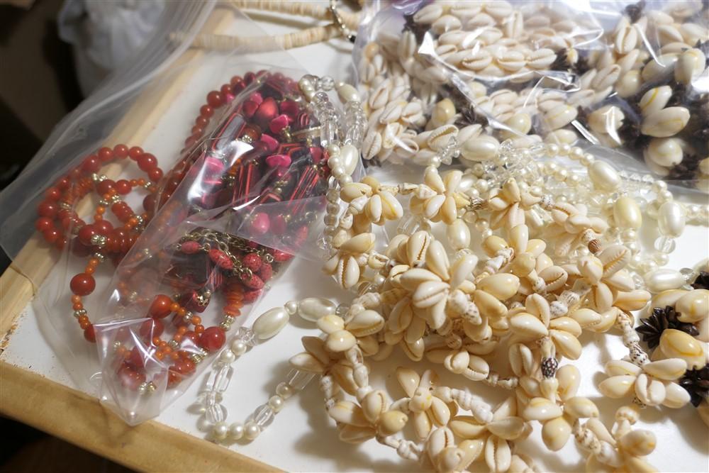 Lot of Vintage Costume Jewelry Necklaces etc