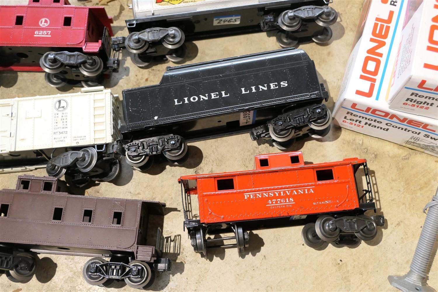 Group lot of Lionel train cars + Accessories