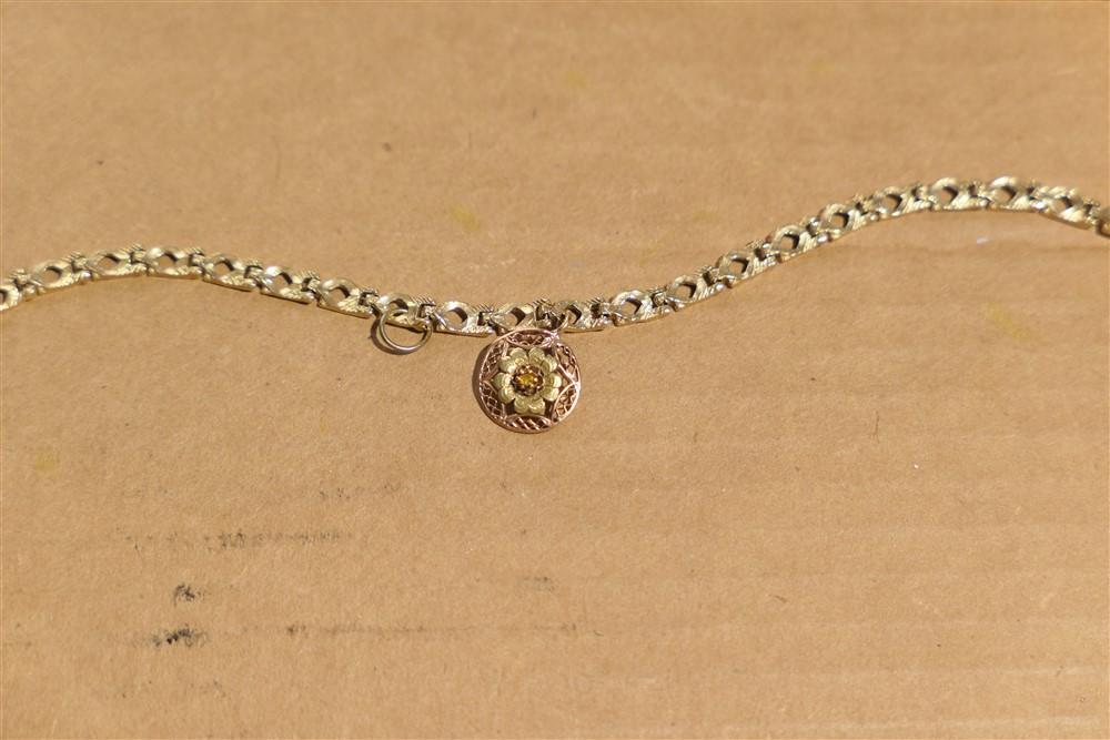 10 gold bracelet and charm - 8.6 grams.