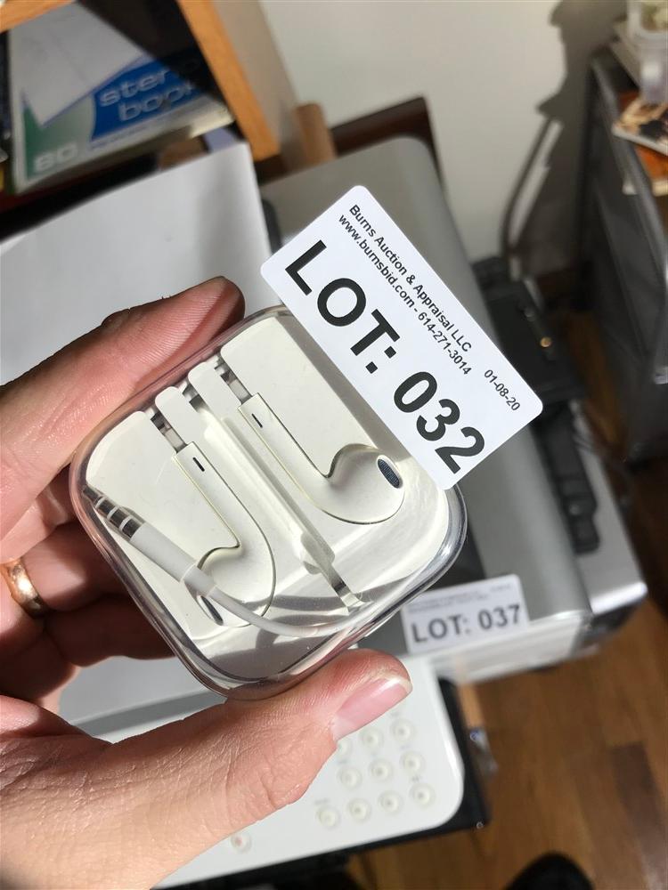 Apple headphones with mini jack