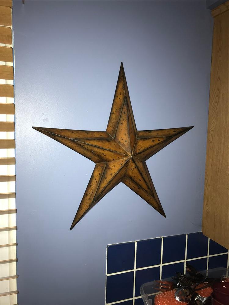 Wall decor in kitchen