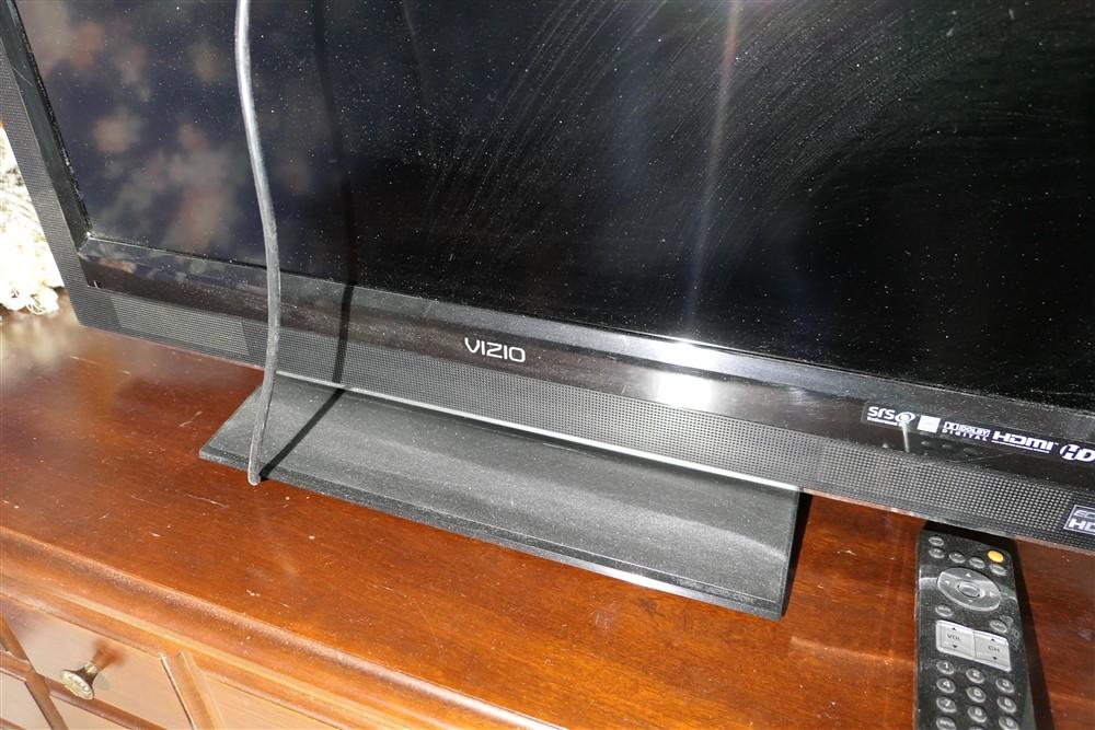 Vizio Flat Screen TV with remote