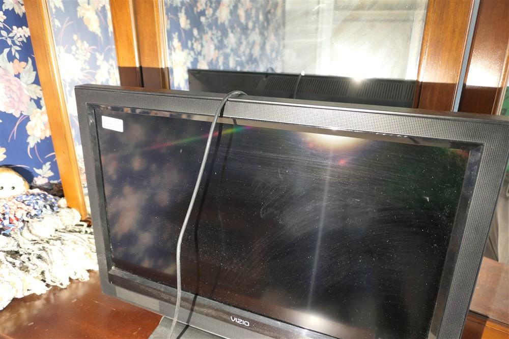 Vizio Flat Screen TV with remote