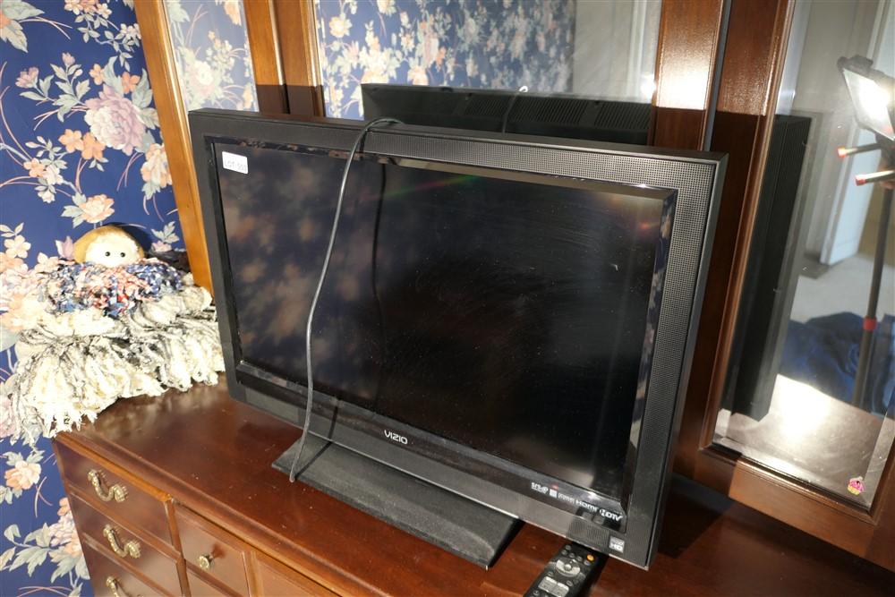 Vizio Flat Screen TV with remote