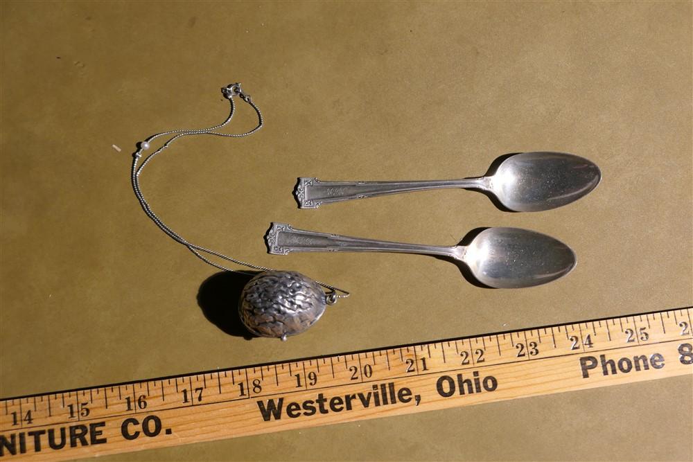 Sterling Silver Vinaigrette and 2 Sterling Spoons