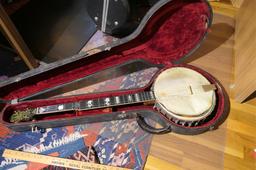 Nice Antique c. 1925 Vega Banjo in case - Inlaid