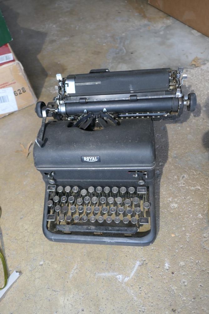 Antique Royal Typewriter