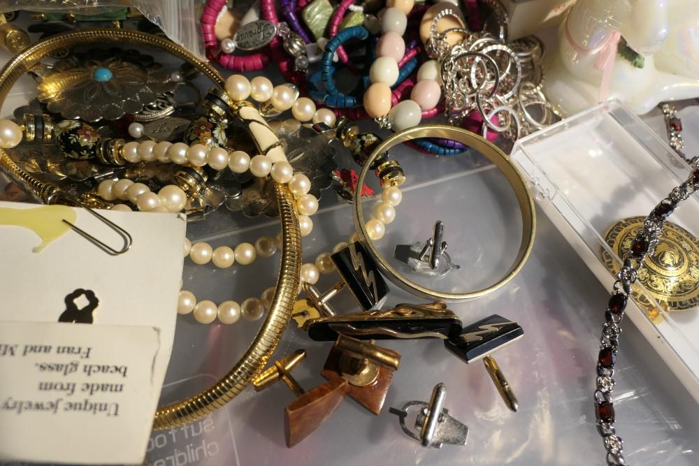 Large lot assorted vintage costume jewelry etc