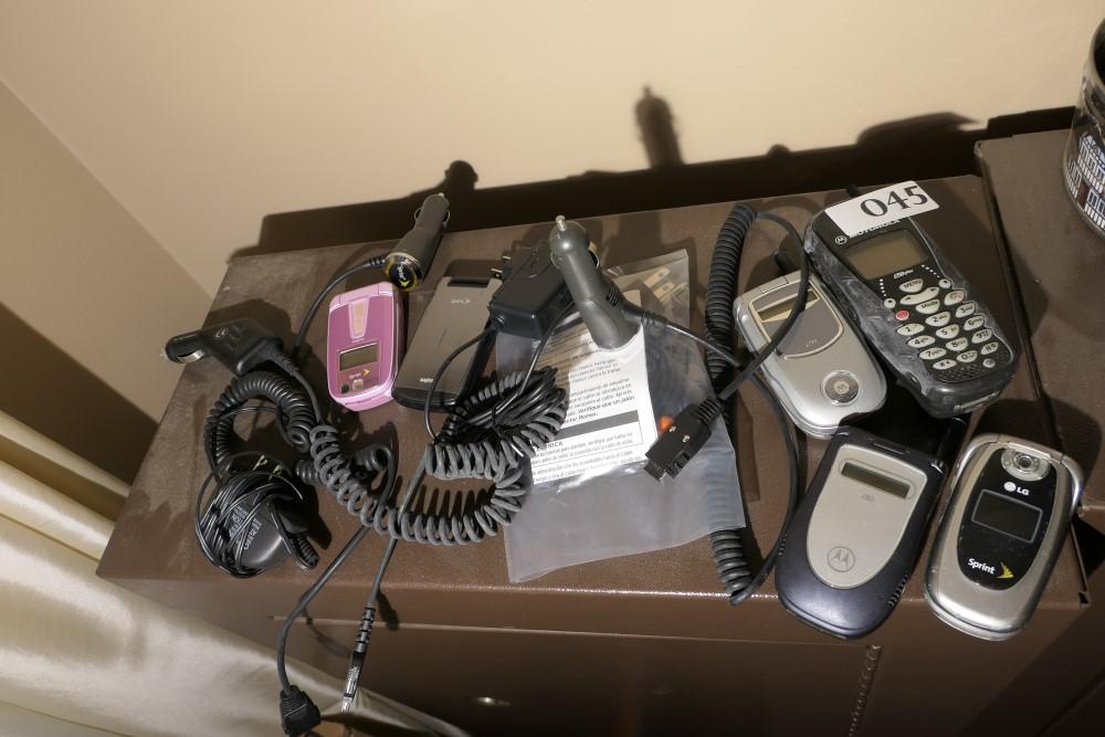 Group lot of misc Vintage Cell Phones