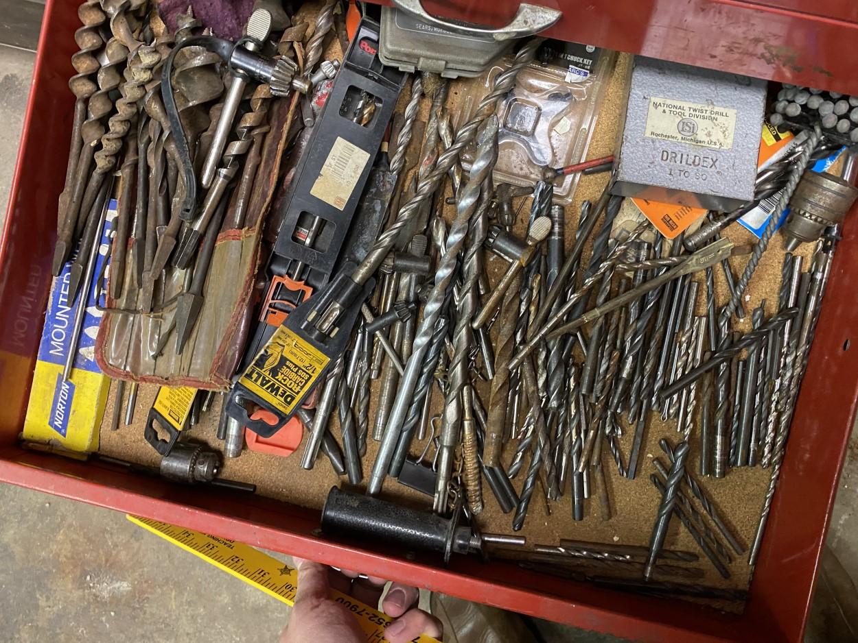 Contents of Waterloo tool box - huge qty of tools