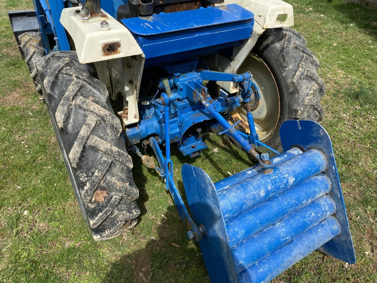 1988 Ford 1520 Diesel Tractor w/loader