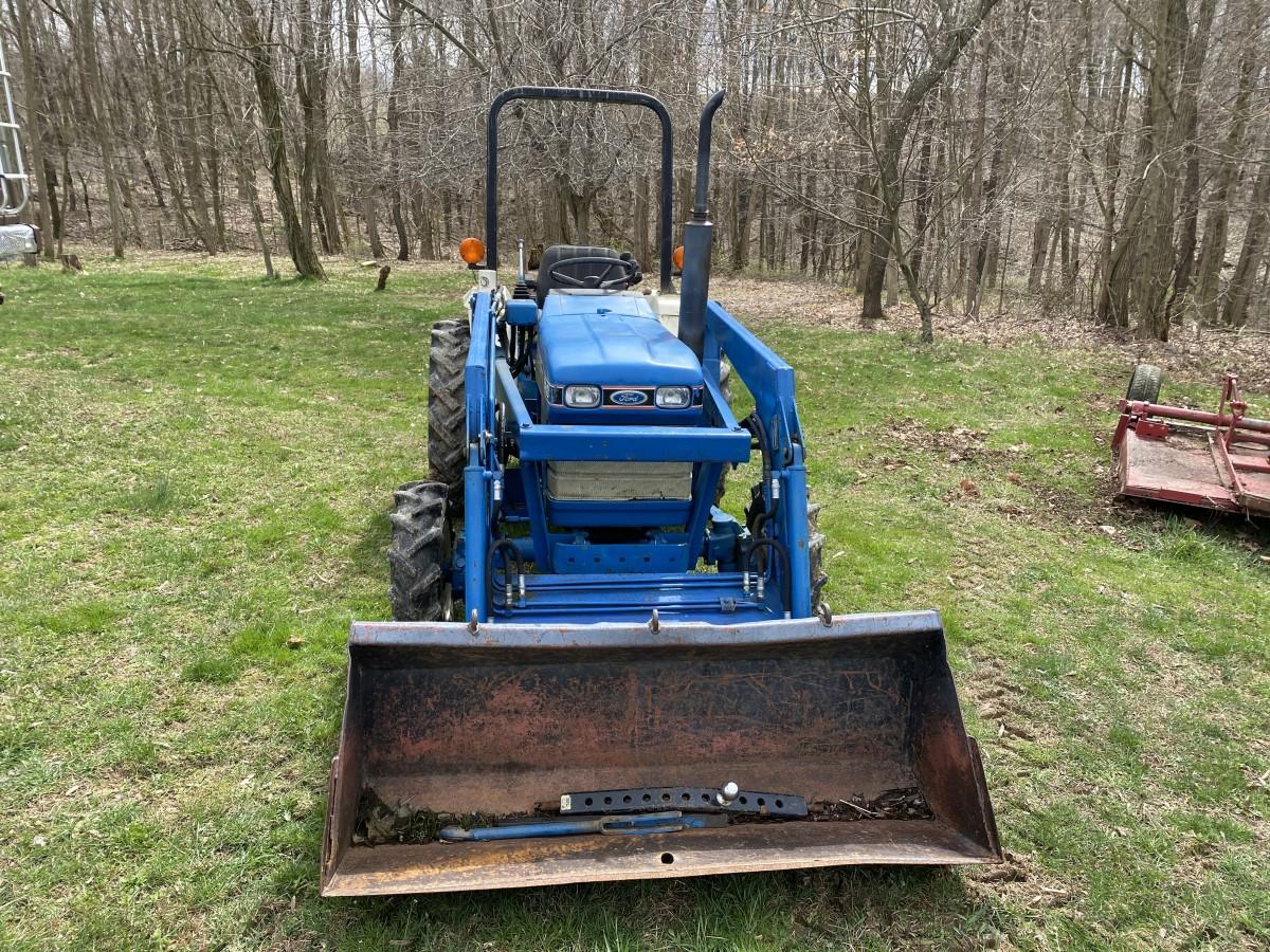 1988 Ford 1520 Diesel Tractor w/loader