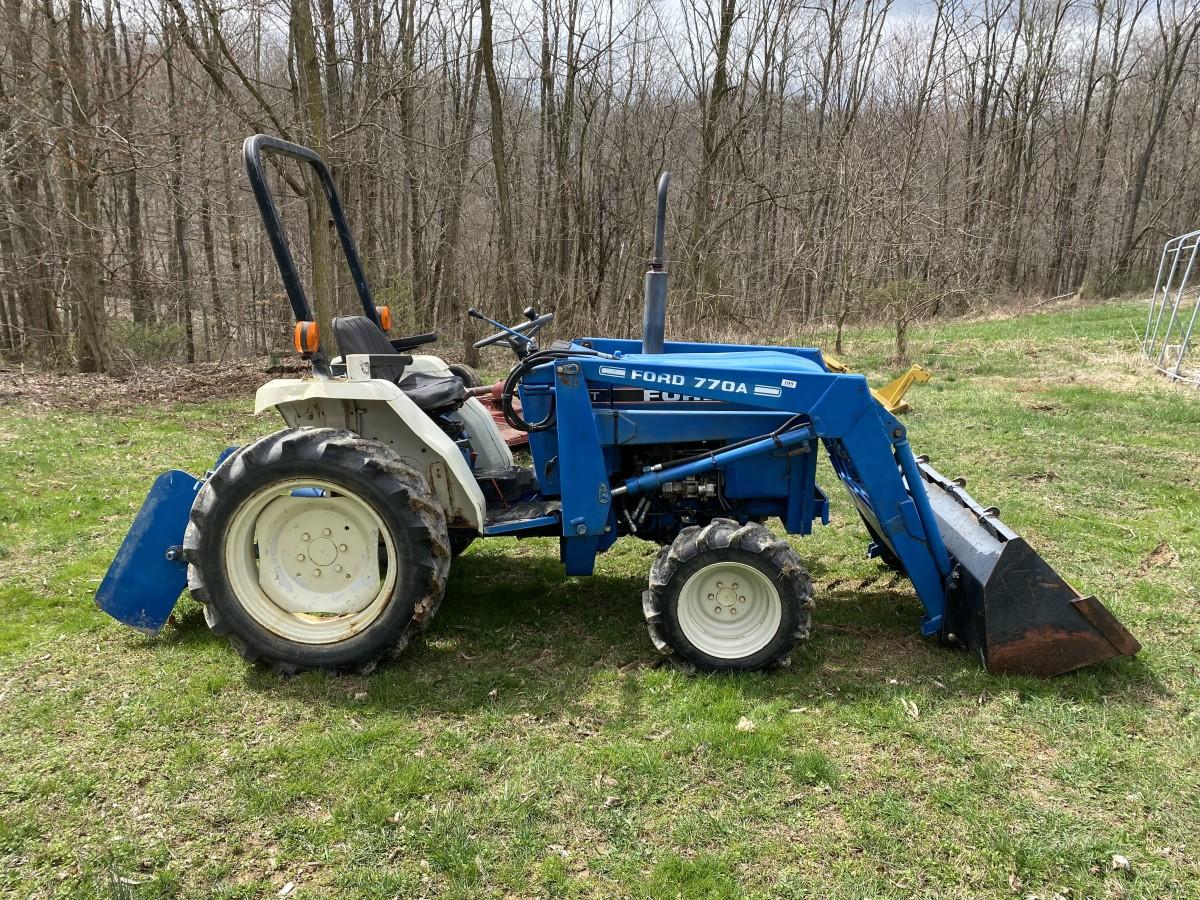 1988 Ford 1520 Diesel Tractor w/loader