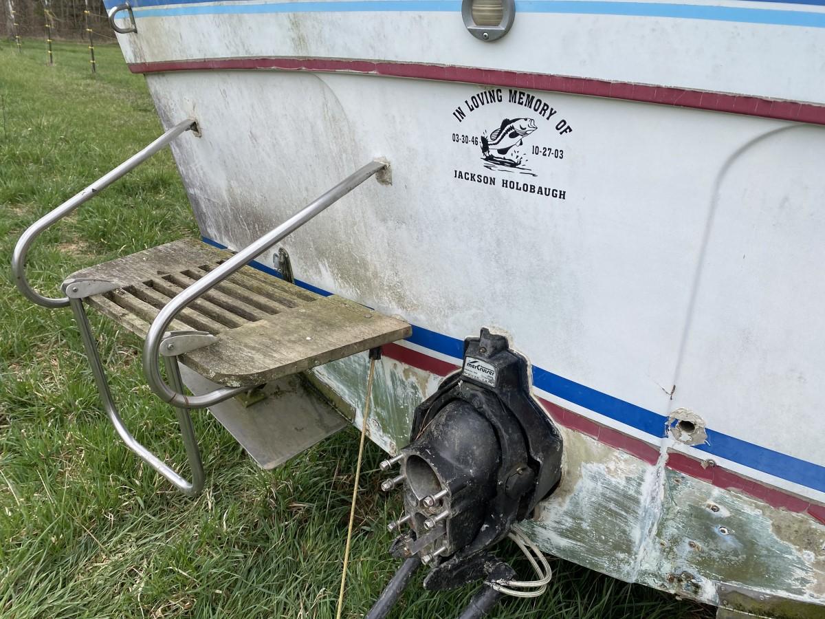 1981 24' Reinell Mercruiser Fishing Charter boat on Trailer