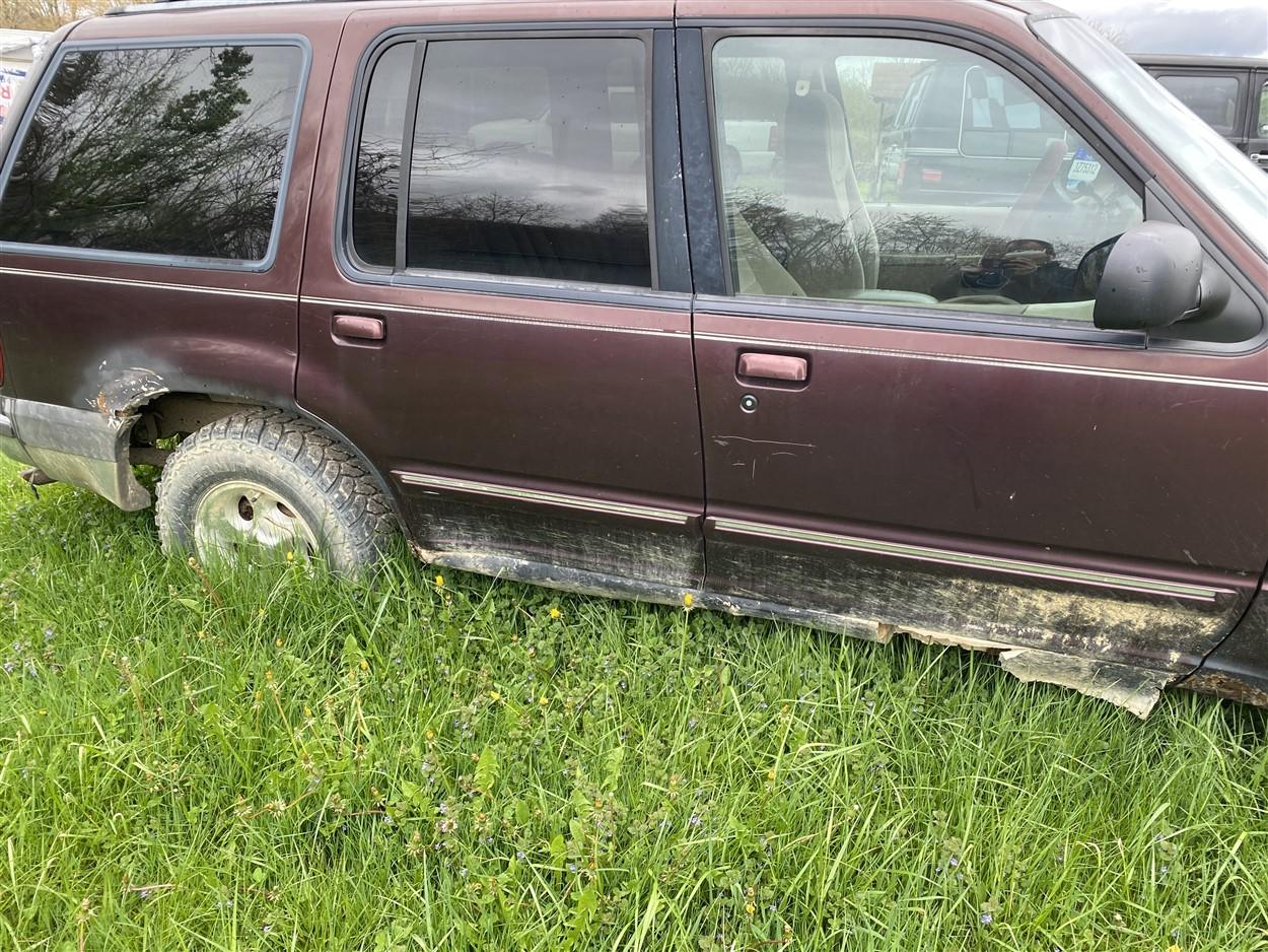 1999 Ford Explorer 4.0 L SUV