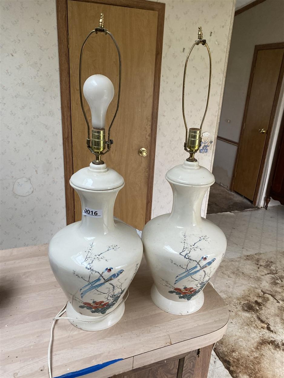 Pair of vintage Chinese or Japanese style lamps