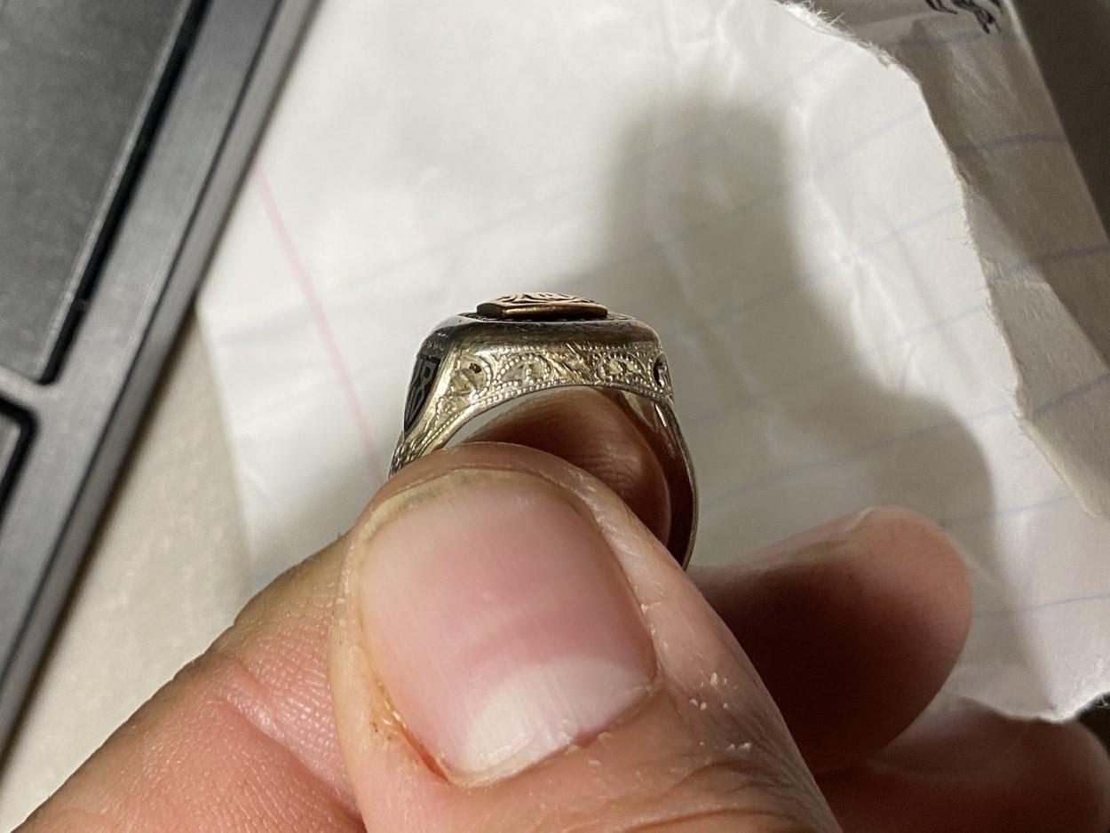 4.77 grams 10k gold 1928 class ring