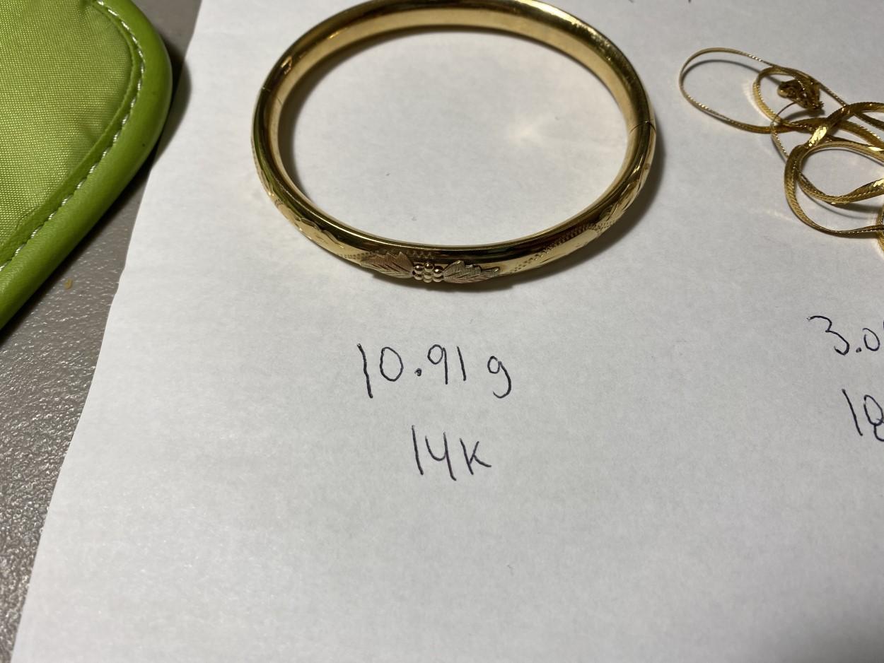 Group lot gold: 14.59 grams 14k gold, 3.06 grams 18k gold