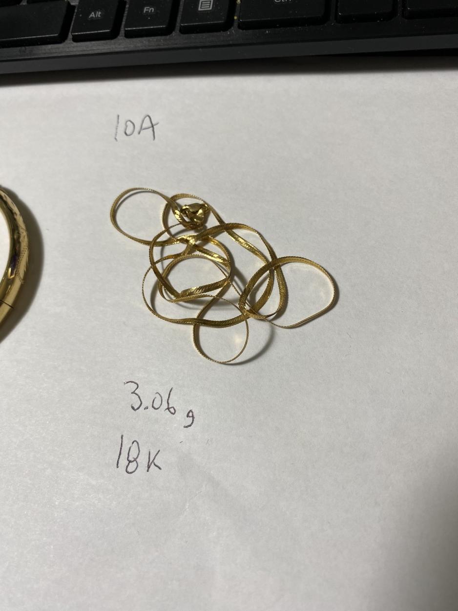 Group lot gold: 14.59 grams 14k gold, 3.06 grams 18k gold