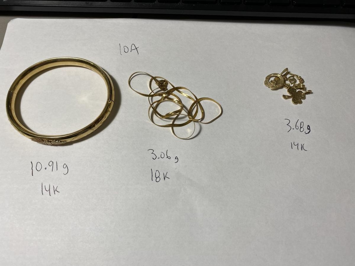 Group lot gold: 14.59 grams 14k gold, 3.06 grams 18k gold