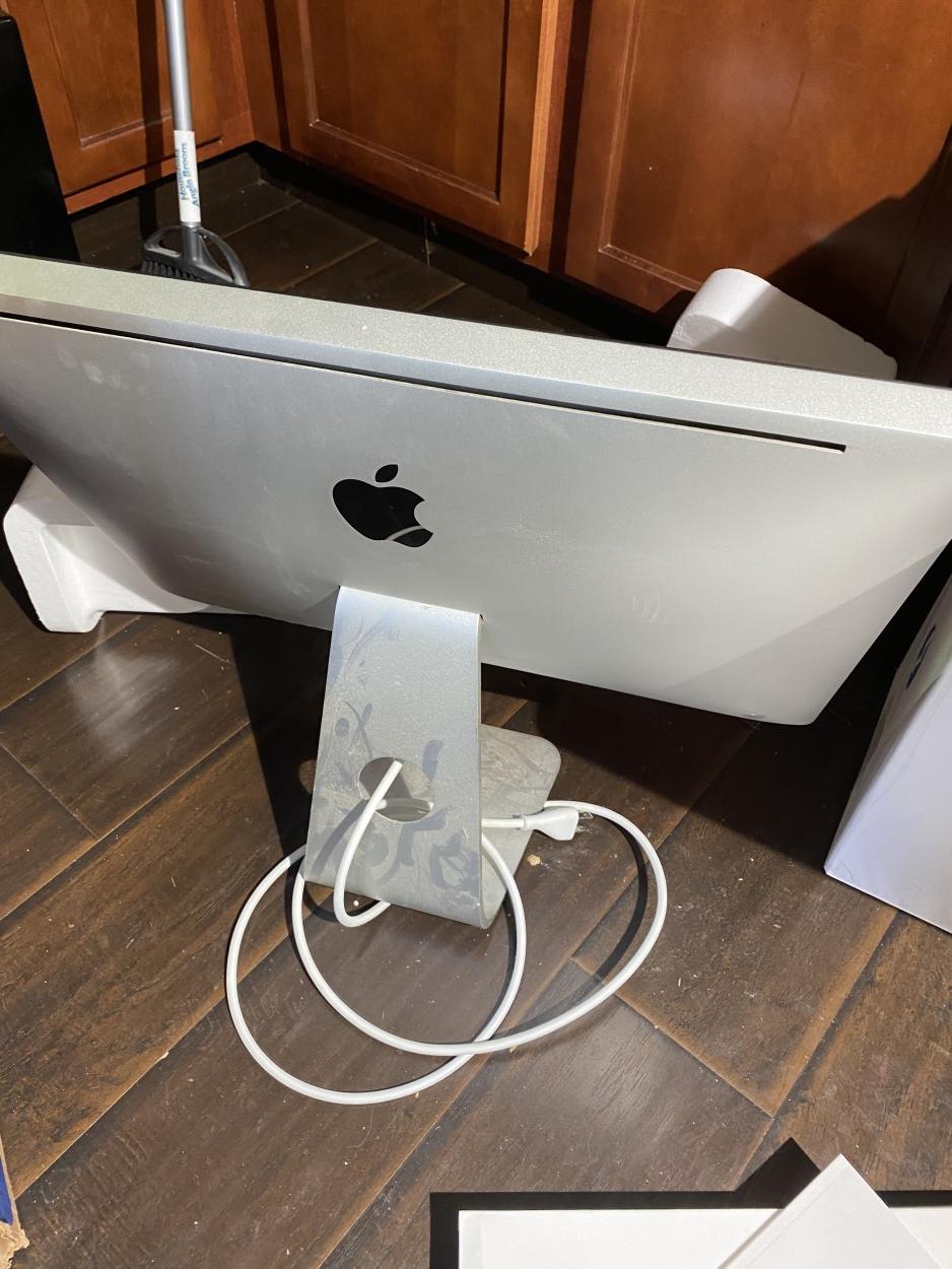 Apple iMac 21.5 Computer with keyboard, mouse in box