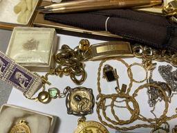 Lot of assorted vintage jewelry