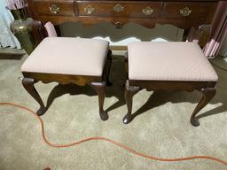 Pennsylvania House lamp table and stools