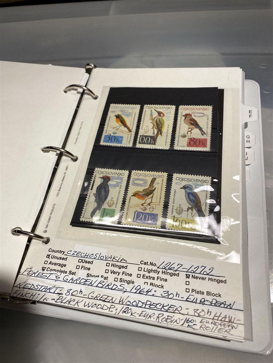 2 Binders of Stamps - Topical - Birds