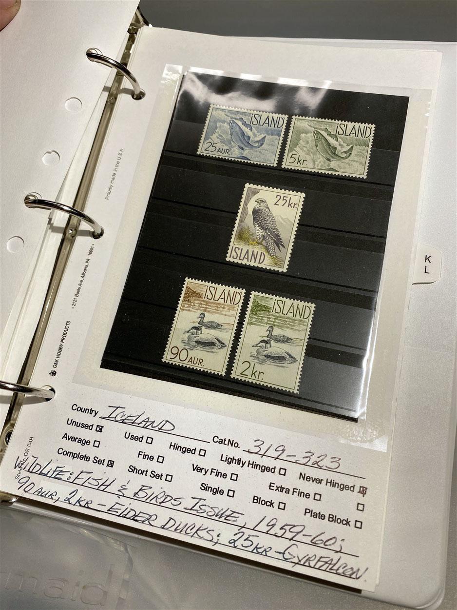 2 Binders of Stamps - Topical - Birds