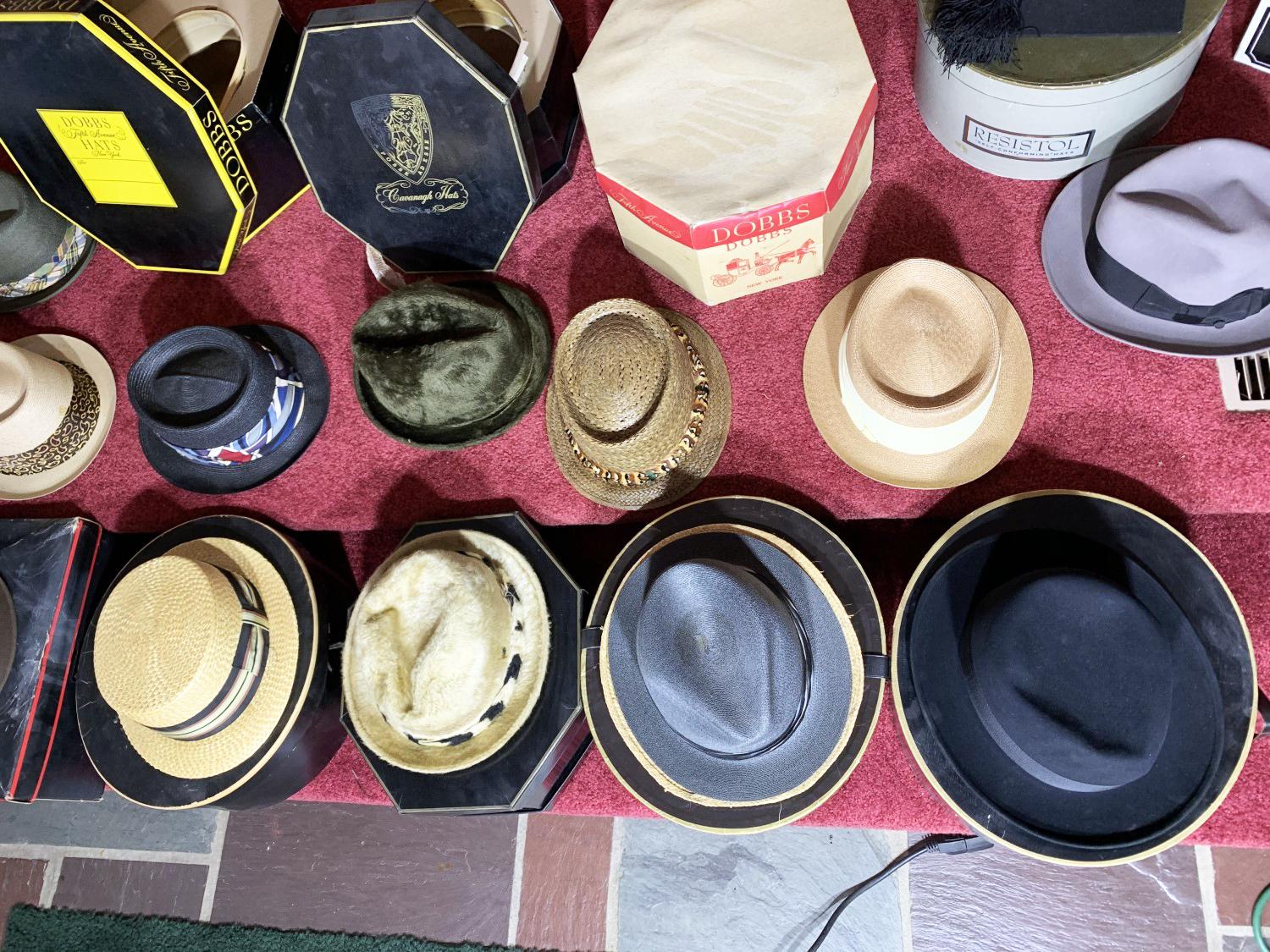 Huge lot of finer men's hats, fedoras in boxes