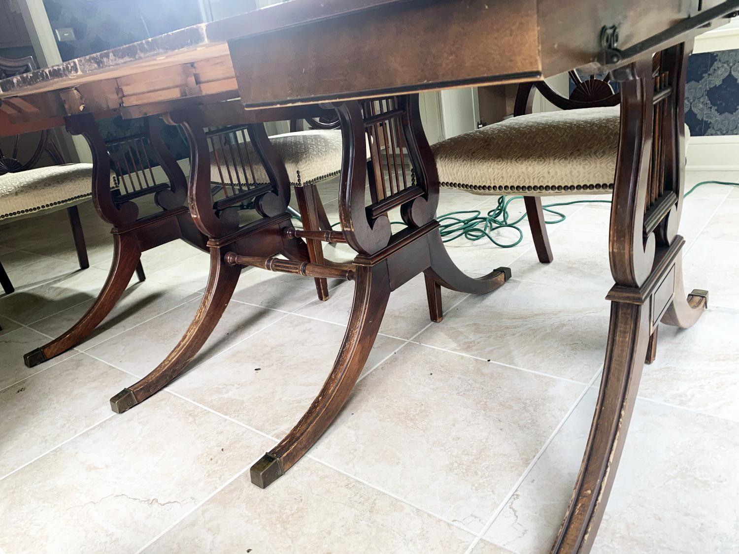 Vintage dining room table and 5 chairs.