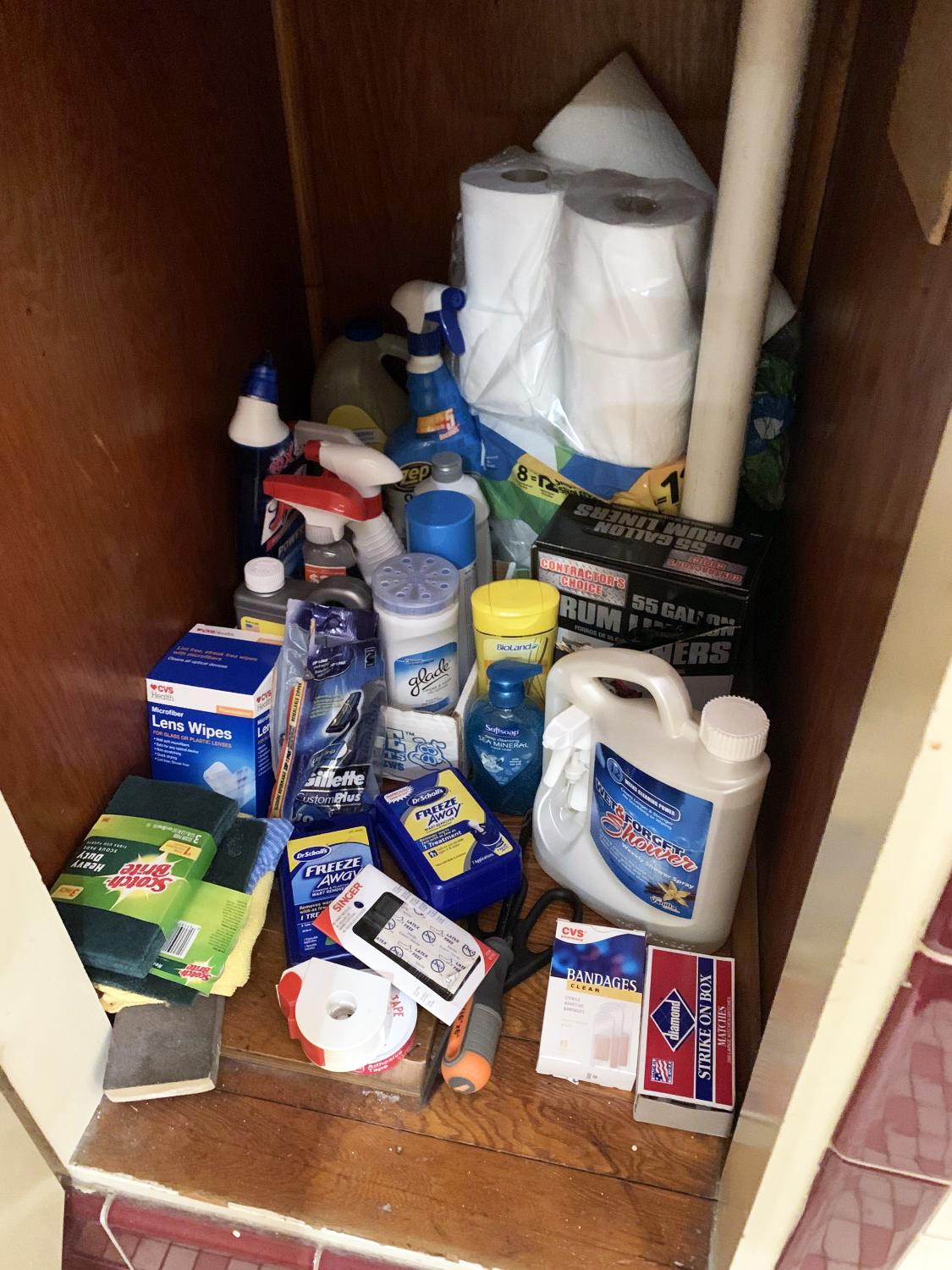 Group lot of assorted bathroom items