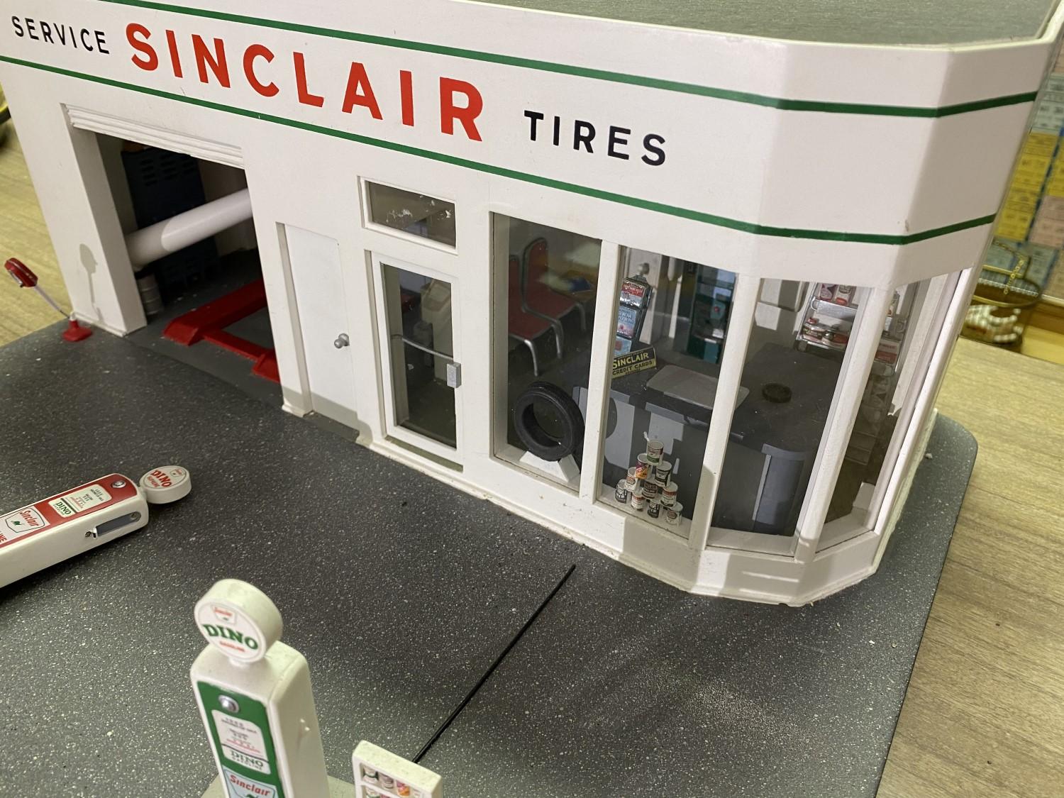 Plastic SInclair Service Station Model