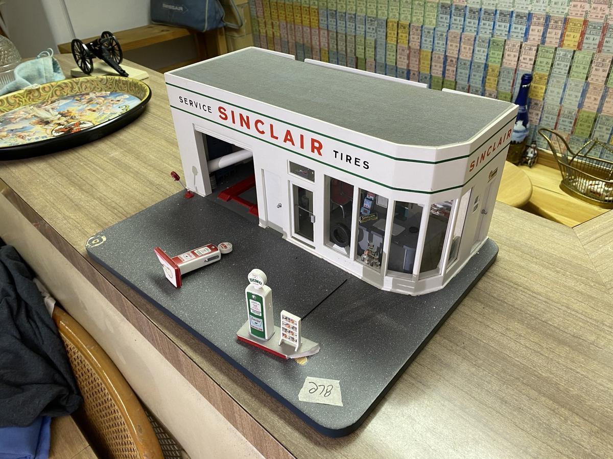 Plastic SInclair Service Station Model