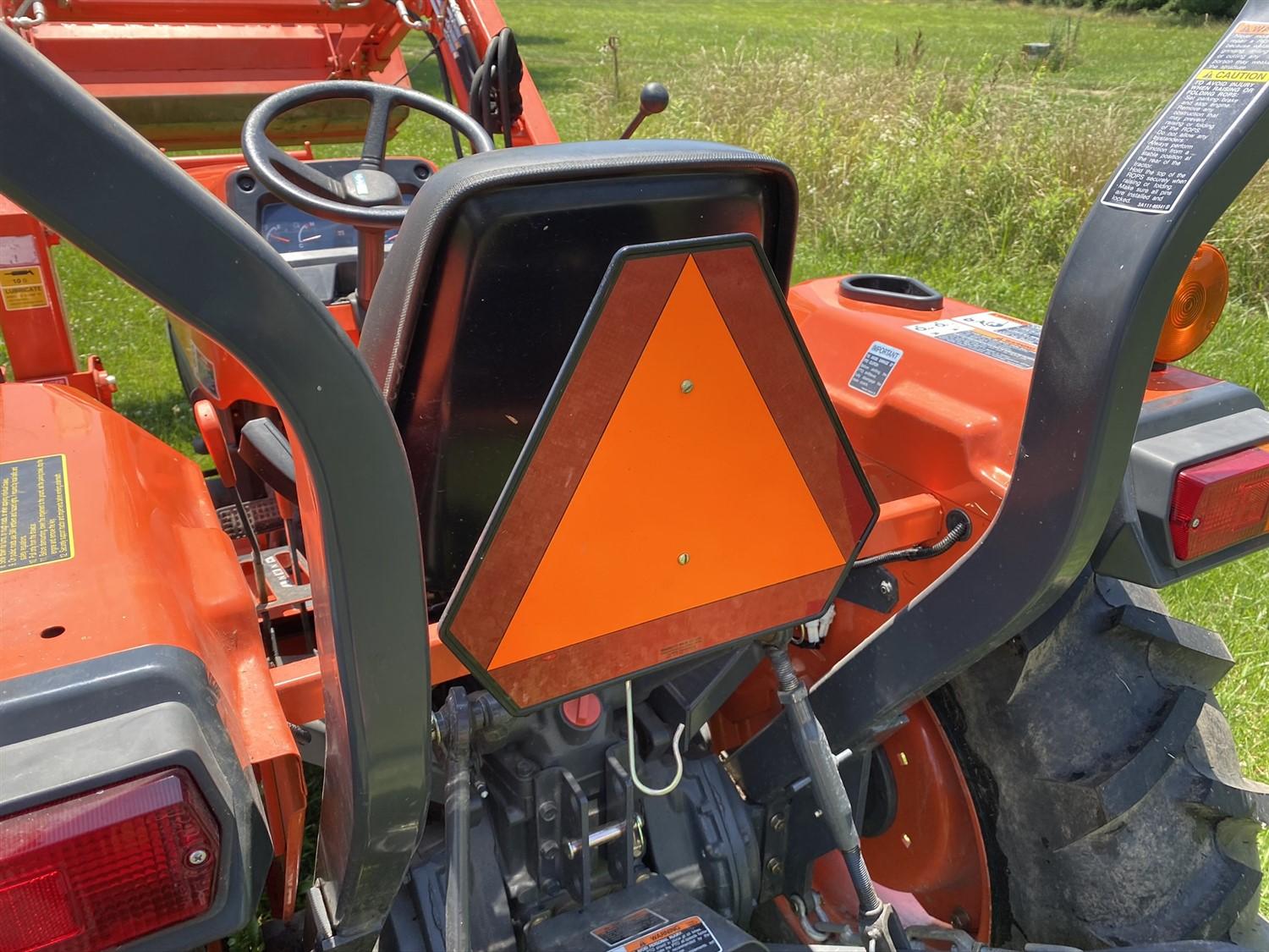 Kubota L3400 HST 4WD Tractor w/ 92 hours