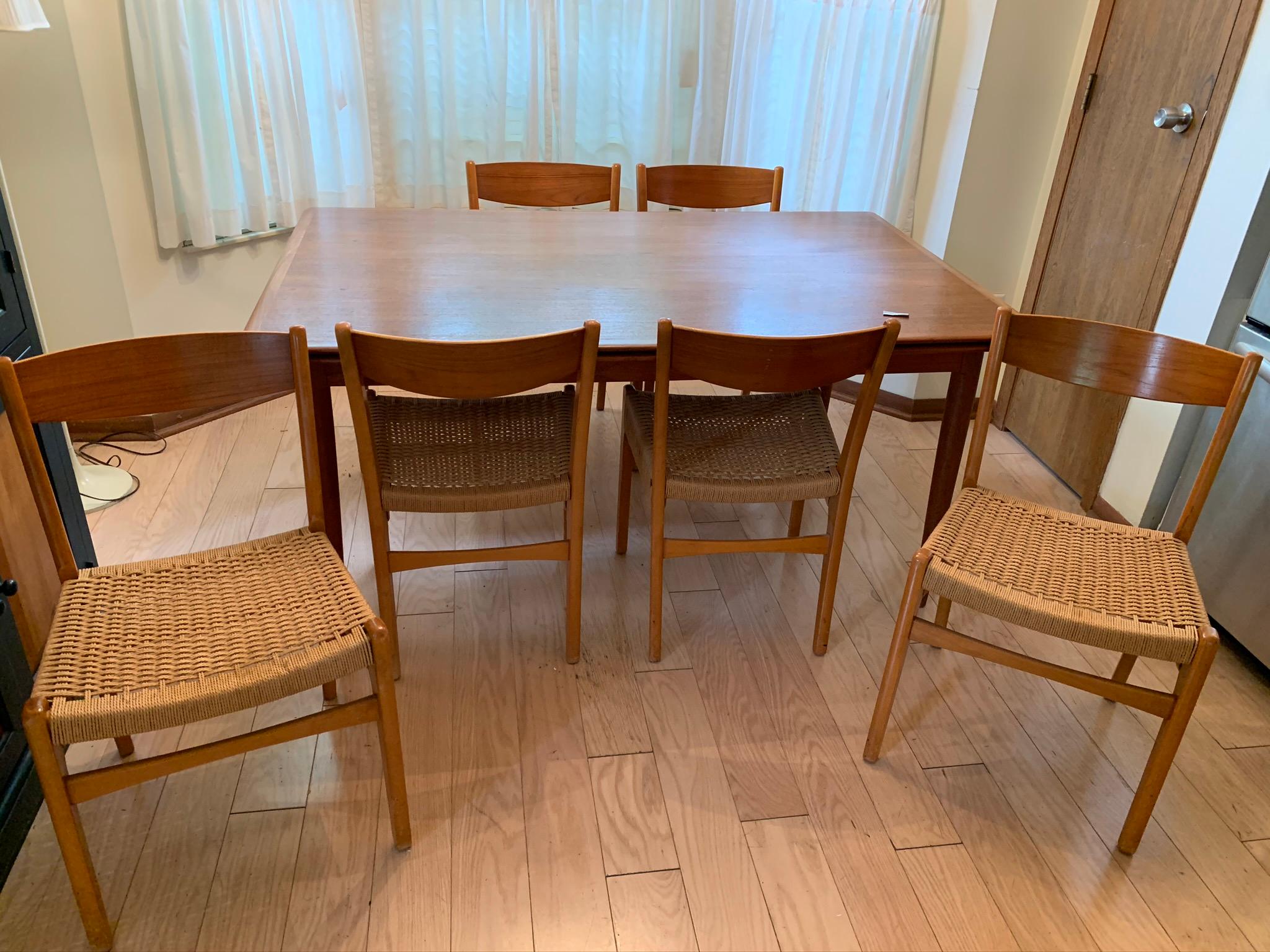 Great condition! Skovmand & Anderson Danish Kitchen table with 6 chairs