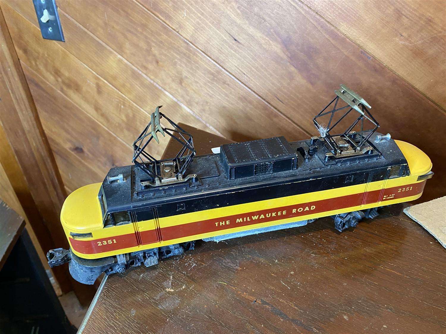 Lionel Milwaukee Road Model Railroad Engine PLUS