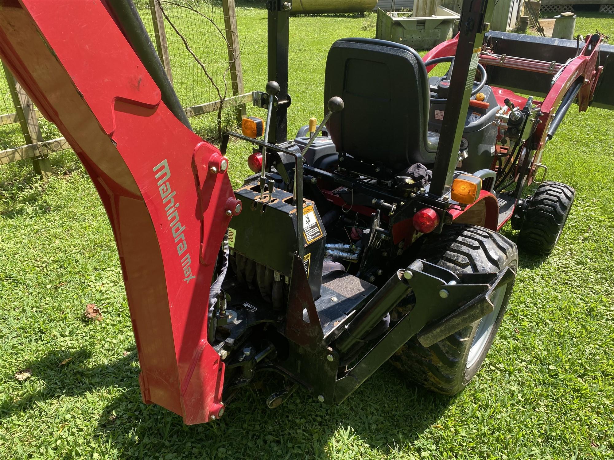 Mahindra 4wd Max 25S HST Tractor w/ loader, scoop, brush hog