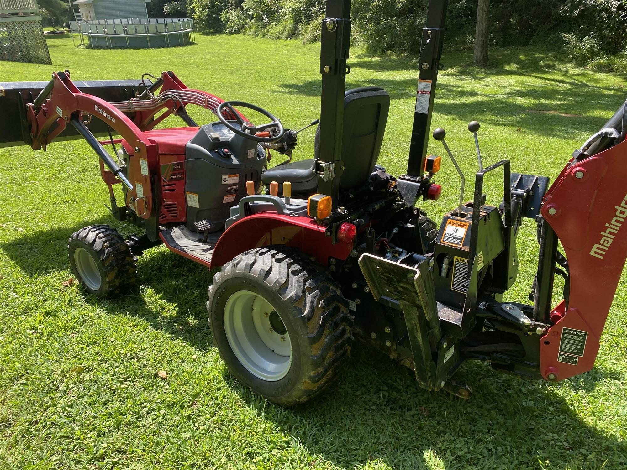 Mahindra 4wd Max 25S HST Tractor w/ loader, scoop, brush hog