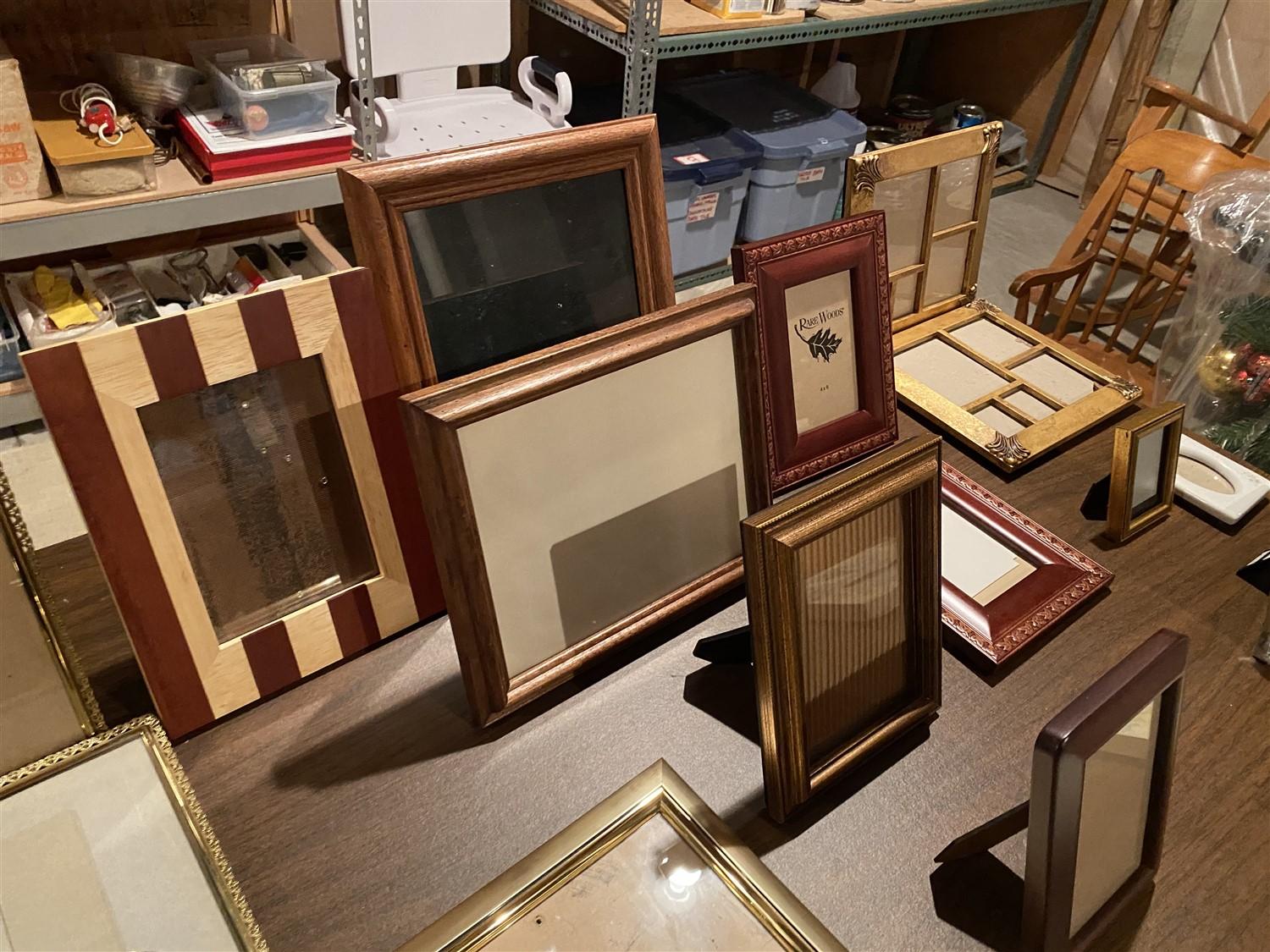 Table lot of picture frames