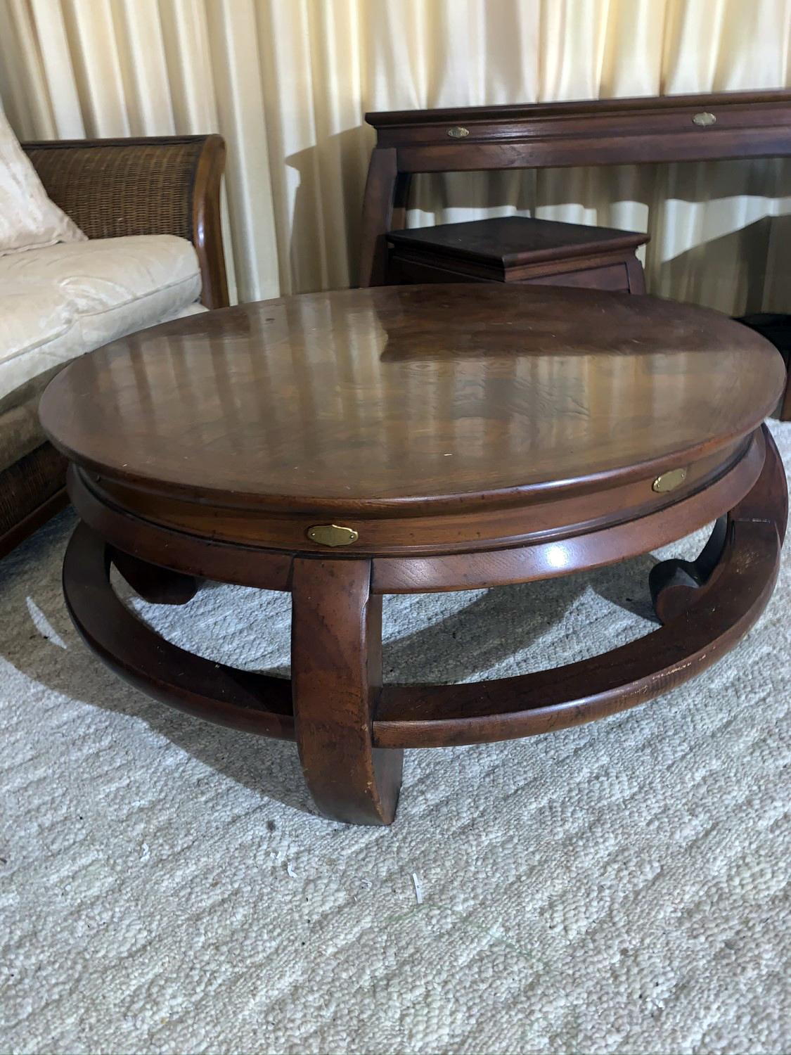 5 pieces of Beautiful Gordon's Furniture - Coffee table, end table, & Console table