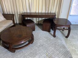 5 pieces of Beautiful Gordon's Furniture - Coffee table, end table, & Console table