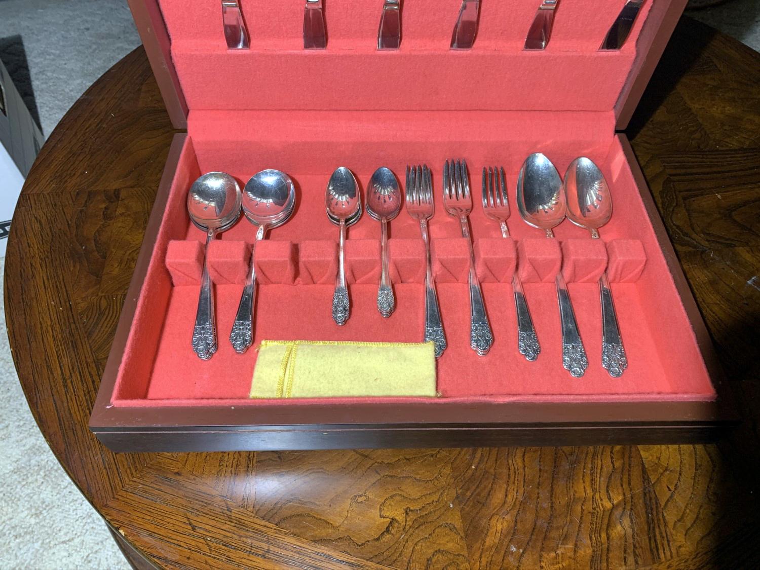 Rogers DeLuxe Plate Flatware Set