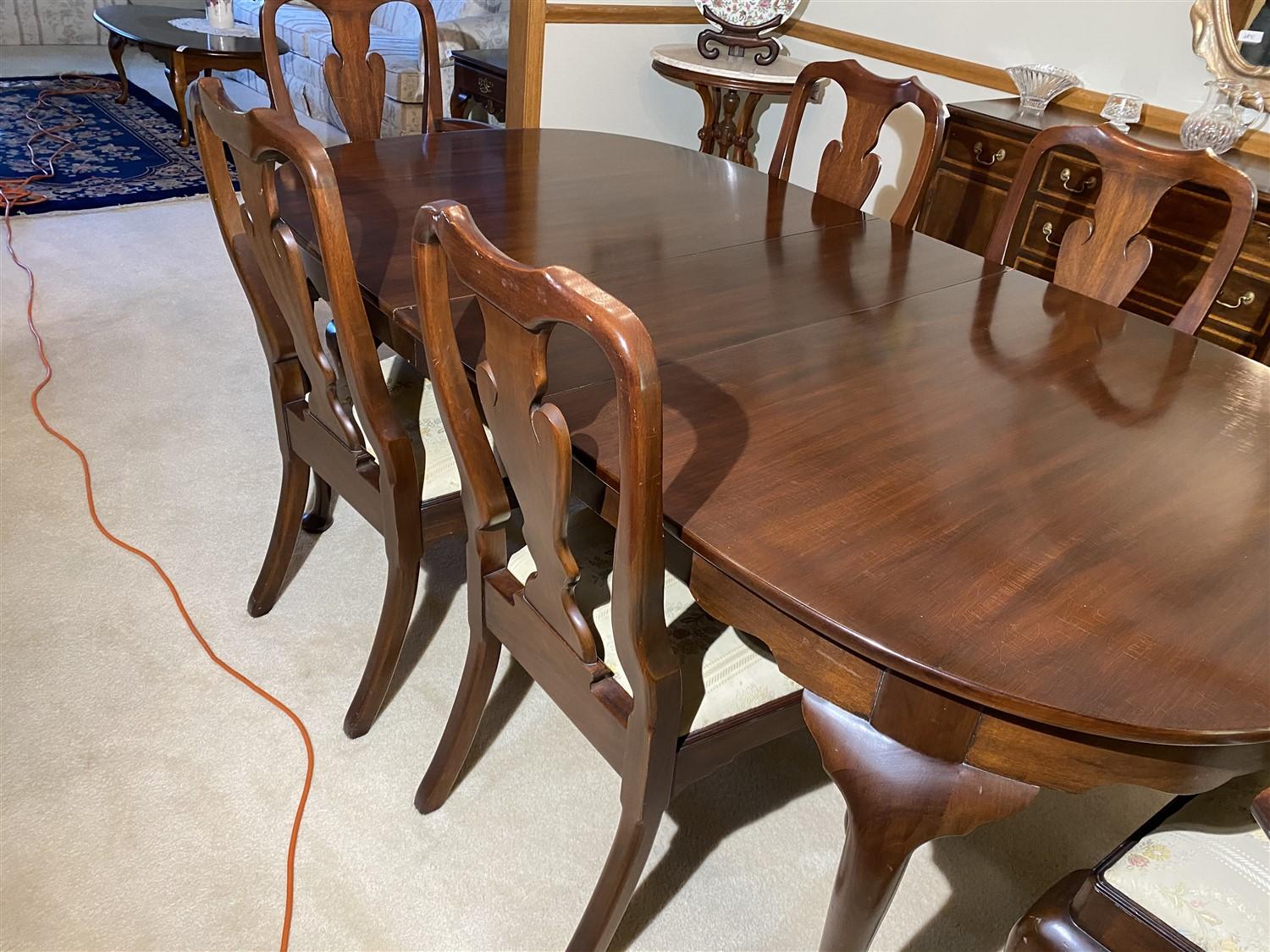 Vintage Mahogany Dining Room Table with six Chairs