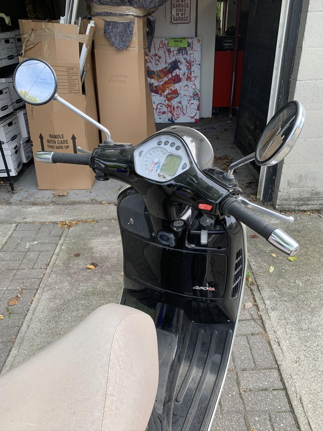 2008 Vespa GTS 250 Scooter Motorcycle w/2176 Miles