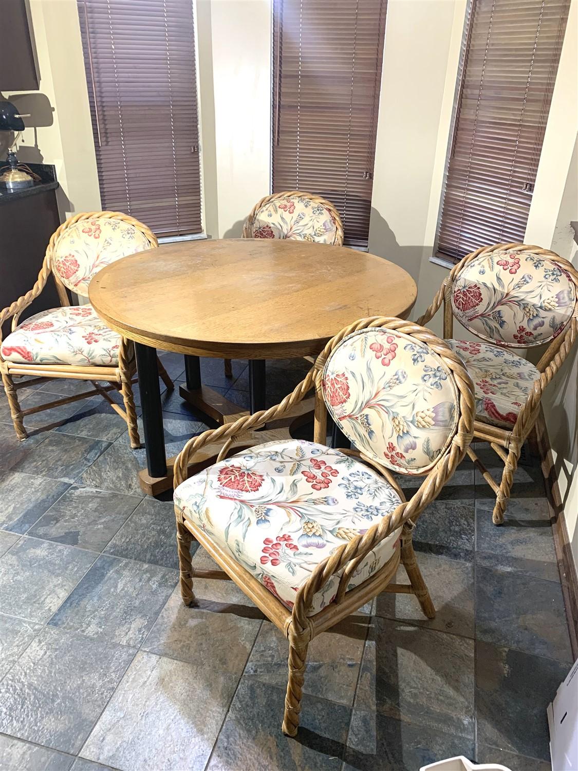 Kitchen Table with 4 Braided wood Chairs