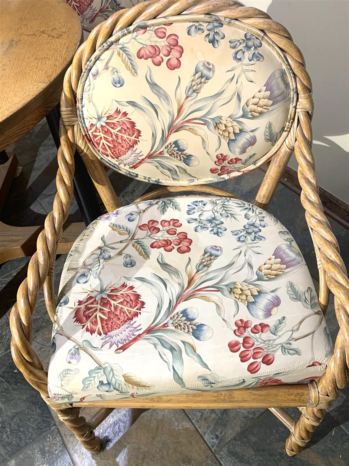 Kitchen Table with 4 Braided wood Chairs