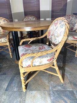 Kitchen Table with 4 Braided wood Chairs