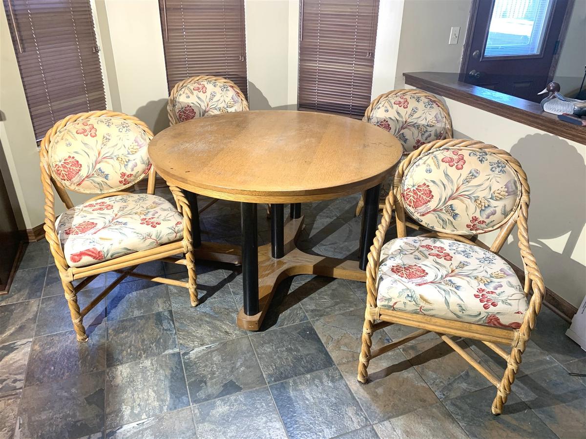 Kitchen Table with 4 Braided wood Chairs